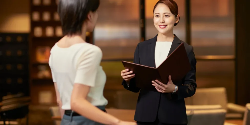 what does a legal assistant do